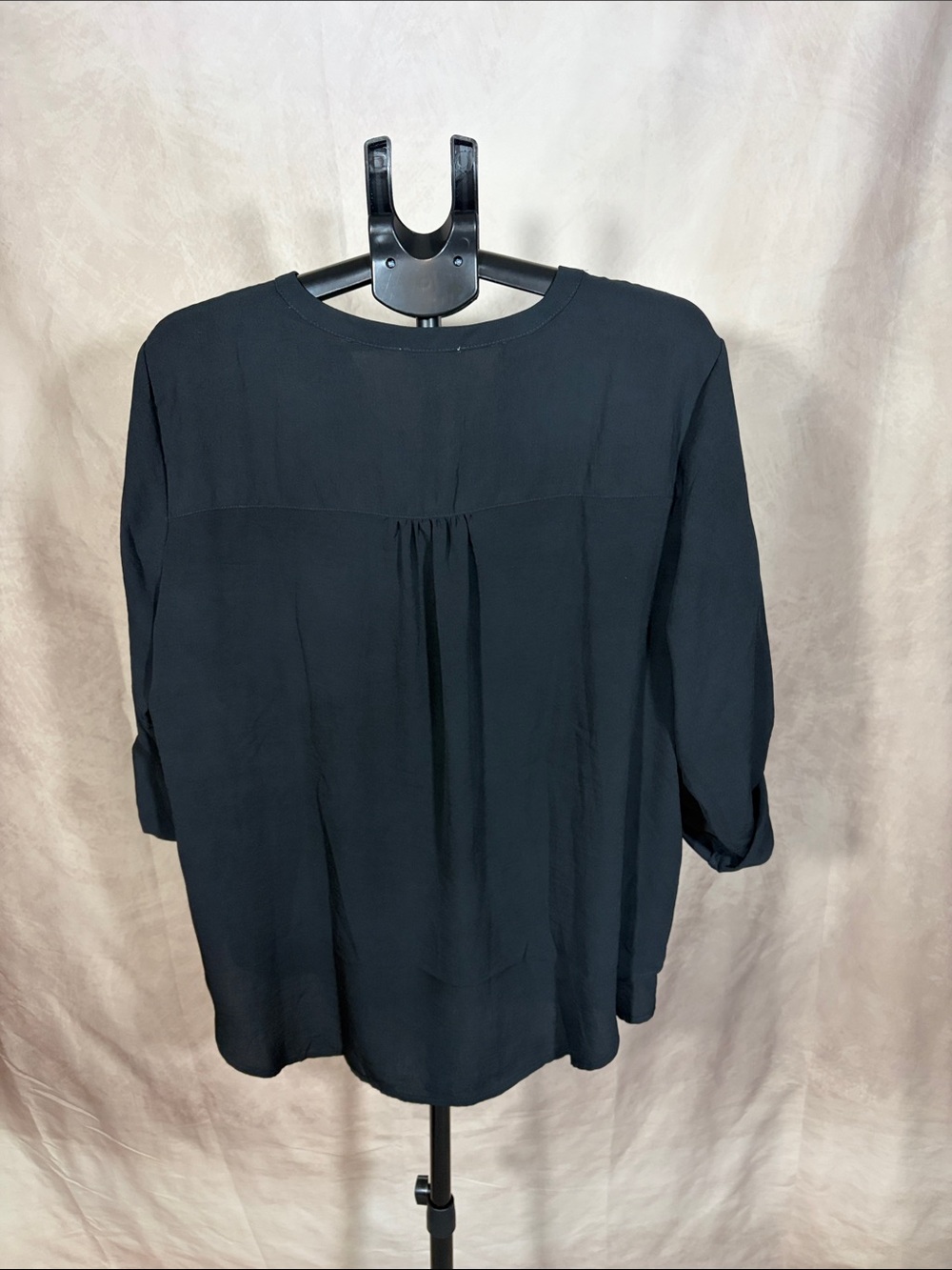Maurice’s Women's Black Split-Neck Roll-Sleeve Tunic Top Size 2X - Picture 2 of 4